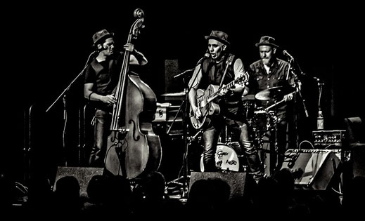 Logo Adriano BaTolba Trio